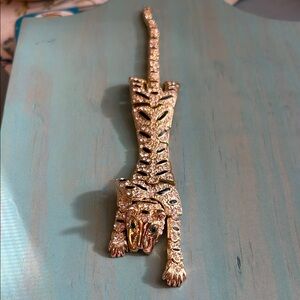 VTG Leopard Shoulder Brooch Green Eyes Clear Rhinestones Black Enamel Gold-tone